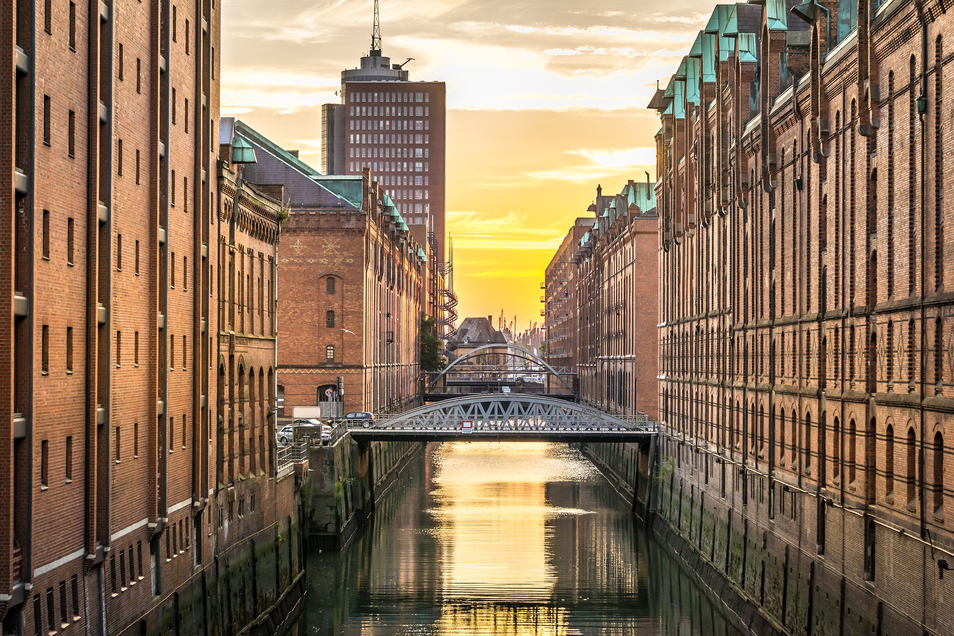 9 Ways To Be Above Average In 2024   Hamburg 2976711 1920 